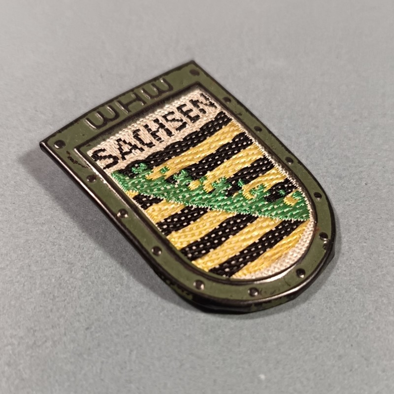 ALLEMAGNE INSIGNE DE JOURNEE WHW PROVINCE DE SAXE SACHSEN FABRICATION SECONDE GUERRE HAUTEUR 4.5 cm WINTERHILFSWERK